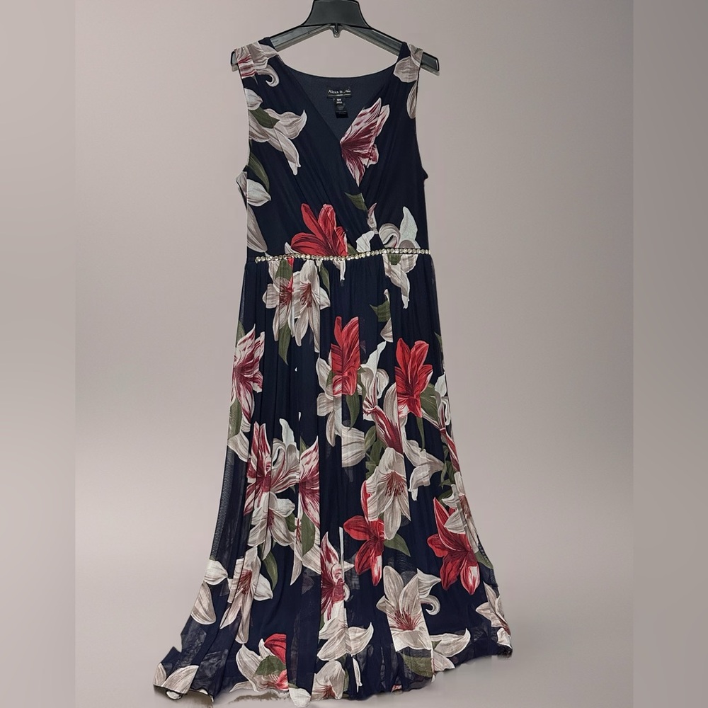 Elegant Floral Maxi Dress in Navy and Red